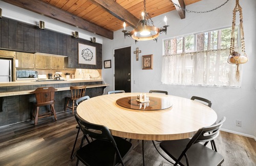 Summit Estates House | Sky Krest - Walk to Slopes, Pool Table, Barbecue
