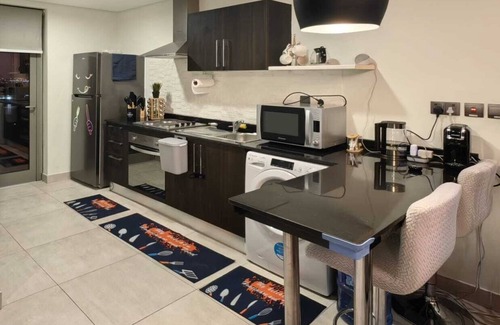 Manama Condo | Sky-Midway Oasis, H Family Home