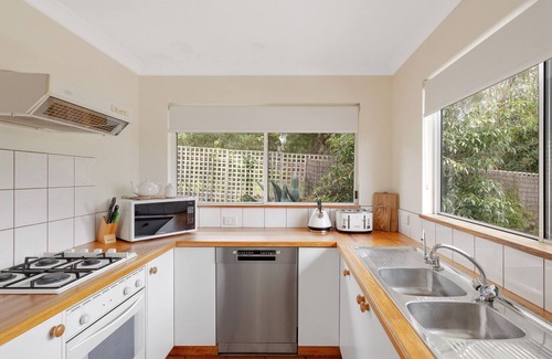 Rhyll House | Sky Mirror Cottage - sleeps 9