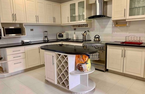 Cochabamba Condo | Sky Oasis I Plaza Quintanilla I Parking I Sleeps 8