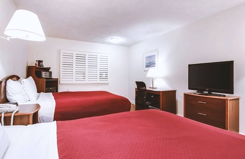McCook House | Sky-Palace Inn McCook - 2 Queen Bed NS