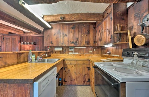 Salem House | Sky Parlor Farm on 480 Acres with Fire Pit!