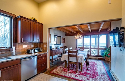 Old Timberline House | Sky Ridge - 1901 Mountainside RoadnnSky Ridge - Stunning Mountain Top Views, Hot Tub