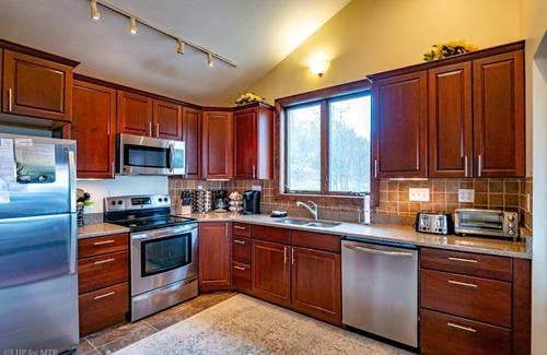 Old Timberline House | Sky Ridge - 1901 Mountainside RoadnnSky Ridge - Stunning Mountain Top Views, Hot Tub