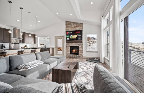 Wolf Creek House | Sky's Edge B7 | Hot Tub | Mtn Views | 2 LR's