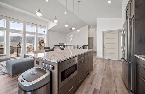 Wolf Creek House | Sky's Edge B7 | Hot Tub | Mtn Views | 2 LR's
