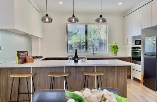 Auckland Villa | Sky Stars Brand-new comfortable 3 & 4-bedroom Houses