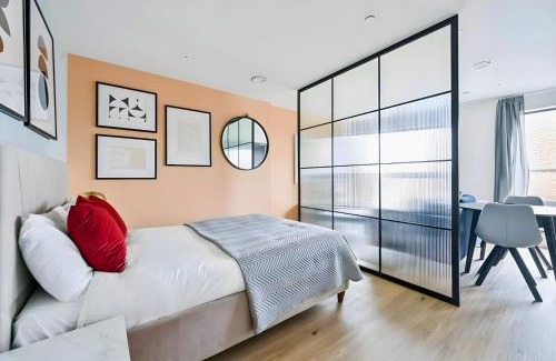 Bromley North Apartment | Sky Studio Near O2, Olympic Stadium Canary Wharf