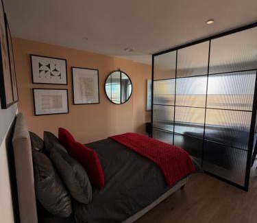 Bromley North Apartment | Sky Studio Near O2, Olympic Stadium Canary Wharf