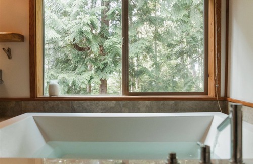 Savary Island Resort | Sky suite 1 at the Savary Island Resort
