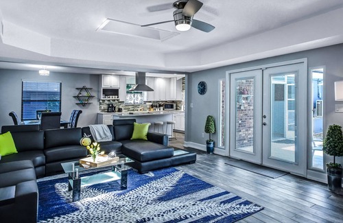 Orange Park House | SKY VACATION HOME, Private resort for your family.
