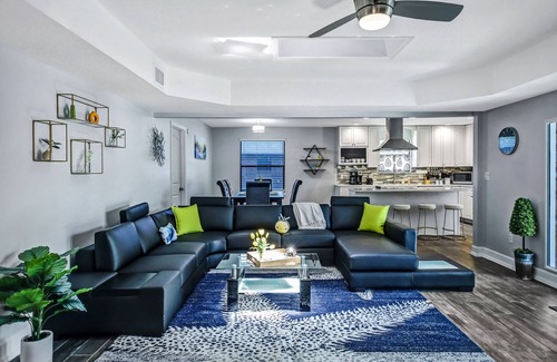 Orange Park House | SKY VACATION HOME, Private resort for your family.