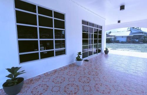 Lubok Buaya House | Sky312 Muslim Homestay