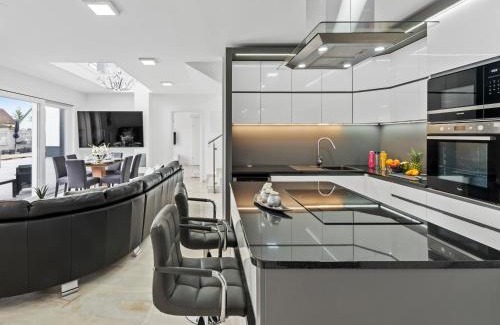 Voesendorf Villa | SKY9 Luxury Four-Bedroom Villa with Private Whirlpool