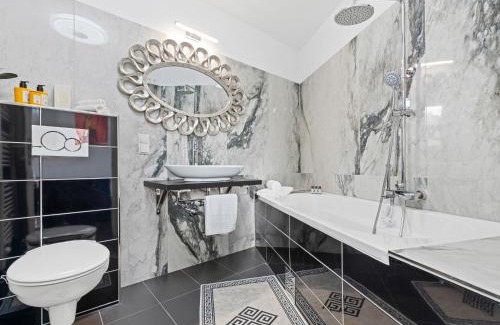 Voesendorf Villa | SKY9 Luxury Four-Bedroom Villa with Private Whirlpool
