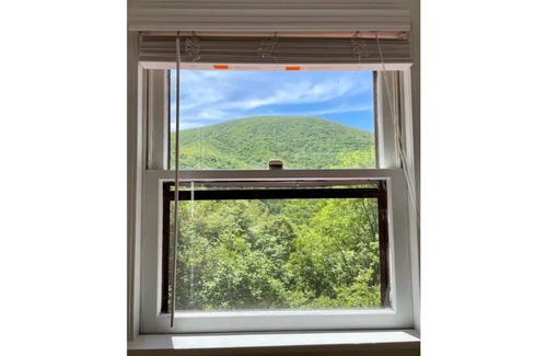 Zionville Cabin | SkyBarn on Rocky Knob - Views, Relaxation, Adventure, Game Room & Hot Tub