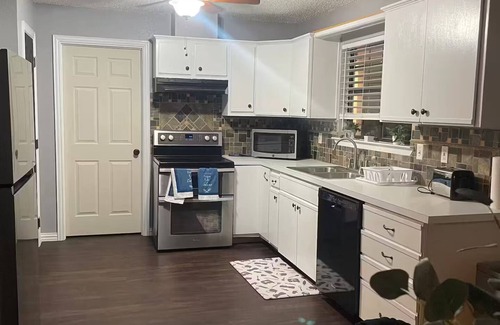 Elmo House | Skyblue Ranch, Peaceful Getaway with Pool!Pets!
