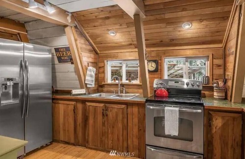 Skykomish Cabin | SkyCamp: Exclusive Stevens Pass Retreat w/5 Cabins, Spas & Sauna
