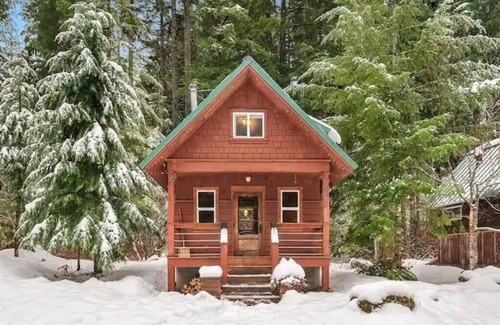 Skykomish Cabin | SkyCamp: Exclusive Stevens Pass Retreat w/5 Cabins, Spas & Sauna