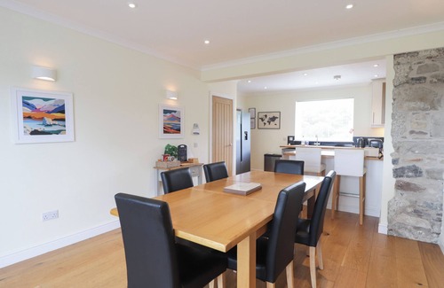 Heast House | SKYE RETREAT, character holiday cottage, with a garden in Broadford