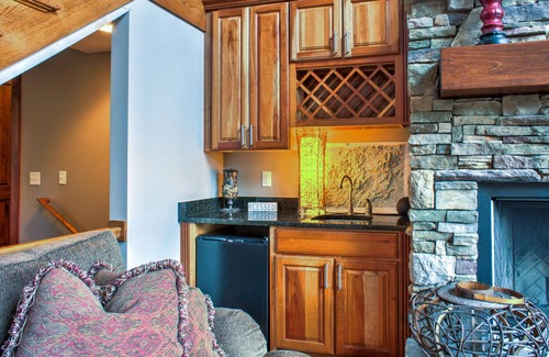 Mountain Air House | Skyfall | Hot Tub, Theater & Views🎥⛰️ Near Hatley Pointe + Inc. Biltmore Pass