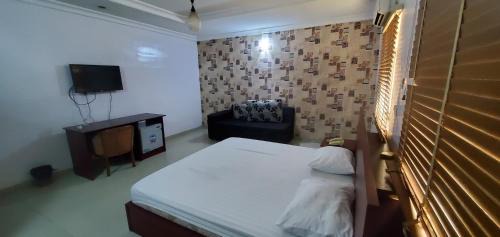 Ajah Hotel | Skyfield Hotel & Suits