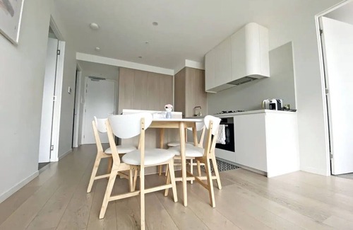 Glen Waverley Apartment | Skygarden Luxury 2-bed, 2-bath Apartment With Free Parking in Central Location