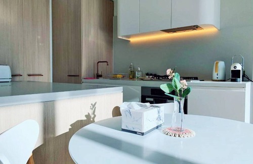 Glen Waverley Apartment | Skygarden Luxury 2-bed, 2-bath Apartment With Free Parking in Central Location