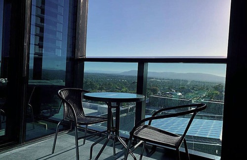 Glen Waverley Apartment | Skygarden Luxury 2-bed, 2-bath Apartment With Free Parking in Central Location