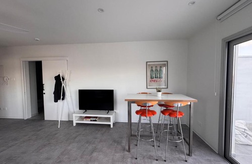 Lykabittos Apartment | Skyhigh Urban Apts