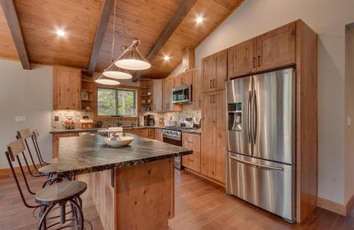 Lake Forest House | Skyland Jewel at Dollar Point - Luxury 3BR - Easy Winter Access