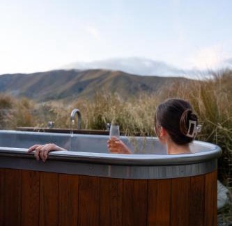 Ben Ohau Bed & Breakfast | Skylark Cabin