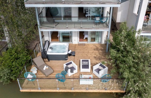 Laverton Villa | Skylark Lodge - HM24 - HOT TUB - Lakeside Spa