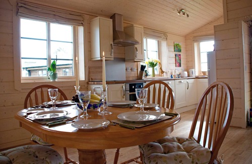 Kirkbean Cottage | SKYLARK LODGE, pet friendly, with open fire in Southerness