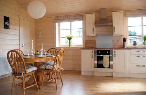 Kirkbean Cottage | SKYLARK LODGE, pet friendly, with open fire in Southerness