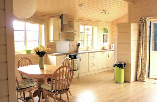 Kirkbean Cottage | SKYLARK LODGE, pet friendly, with open fire in Southerness