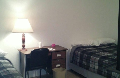 Bedford Hotel | Skylark Motel by OYO