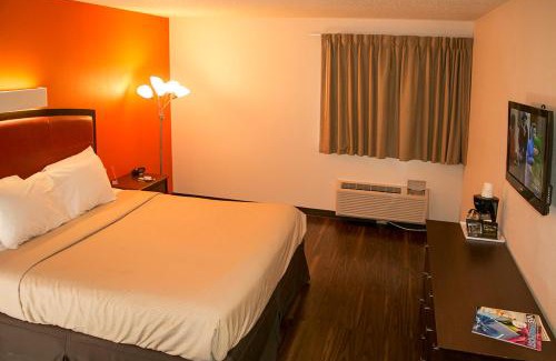 Willoughby Hotel | Skylight Inn Willoughby - Cleveland Mentor