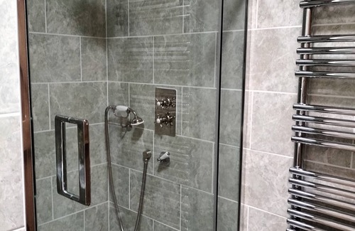 Saint-Gilles-du-Mene Bed & Breakfast | Skylight Room All Inclusive Solo Female