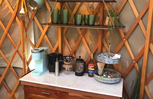 Dripping Springs Apartment | Skylight Serenity, Yurt in the trees w TX stars!