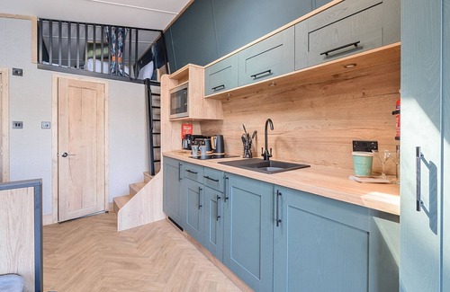 Great Houghton Cottage | SKYLIGHT STARGAZER - BILLING AQUADROME in Billing Aquadrome Holiday Park