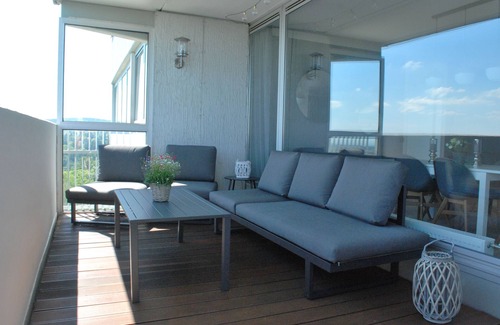 Kronberg Apartment | Skyline apartment with pool 2-6 guests with Netflix