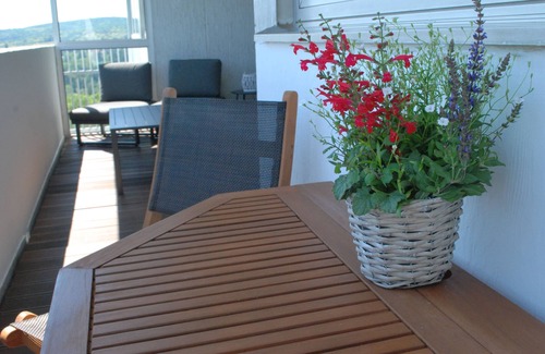 Kronberg Apartment | Skyline apartment with pool 2-6 guests with Netflix