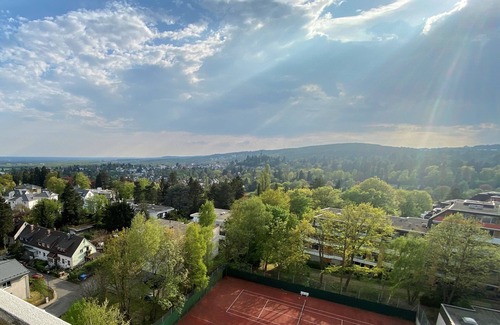 Kronberg Apartment | Skyline apartment with pool 2-6 guests with Netflix