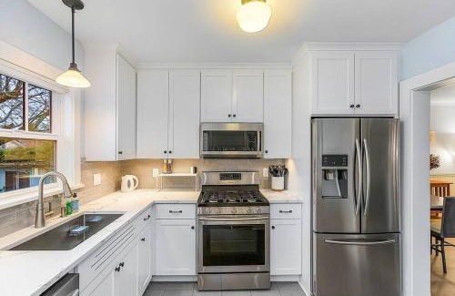 Phinney Ridge House | Skyline Blue House in Greenwood