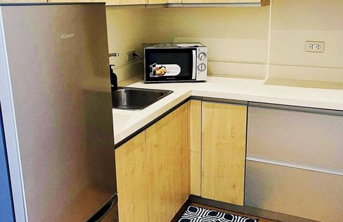 Downtown Condo | Skyline Cityview Cozy Studio with 600mBps wigi+Pool+Netflix+Disney+55’qLed TV