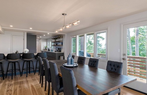 Eugene House | Skyline - entire modern 3-bedroom house with game room, sauna and views!
