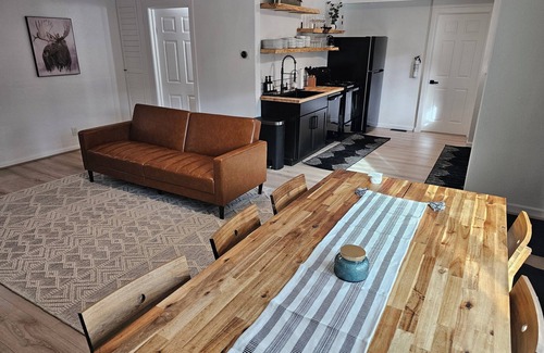Evergreen Cabin | Skyline Hideaway: Modern cozy 2-bedroom cabin getaway in Evergreen, Colorado