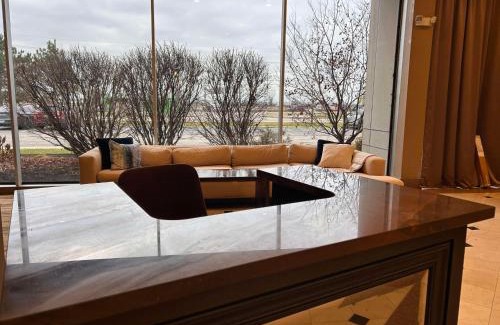 Romulus Hotel | Skyline Hotel Detroit Airport, SureStay Collection by Best Western