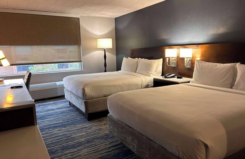 Romulus Hotel | Skyline Hotel Detroit Airport, SureStay Collection by BW
